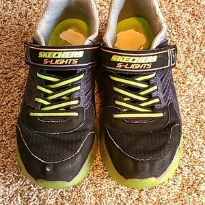💰 Skechers S-Lights shoes, size 4
